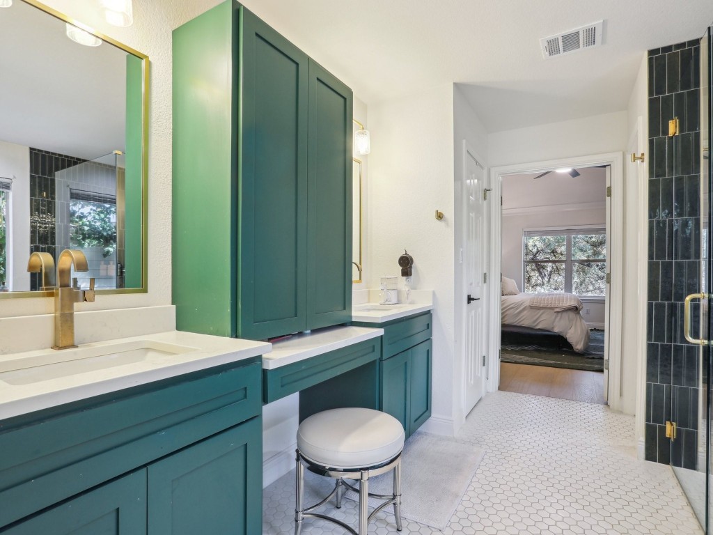 5000 Mission Oaks Boulevard 12 , Austin, TX, 78735 | 9938018 | Realty Texas LLC