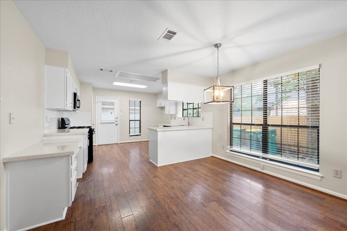 38 Eagle Rock Place , The Woodlands, TX, 77381 | 83318106 | Realty Texas LLC