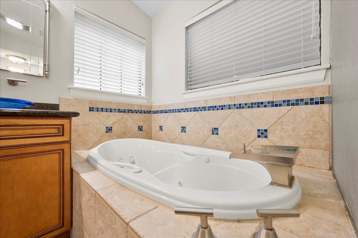 38 Eagle Rock Place , The Woodlands, TX, 77381 | 83318106 | Realty Texas LLC