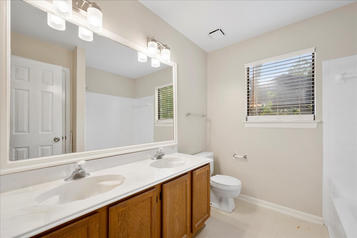 38 Eagle Rock Place , The Woodlands, TX, 77381 | 83318106 | Realty Texas LLC