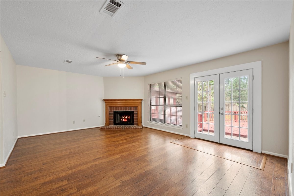 38 Eagle Rock Place , The Woodlands, TX, 77381 | 83318106 | Realty Texas LLC