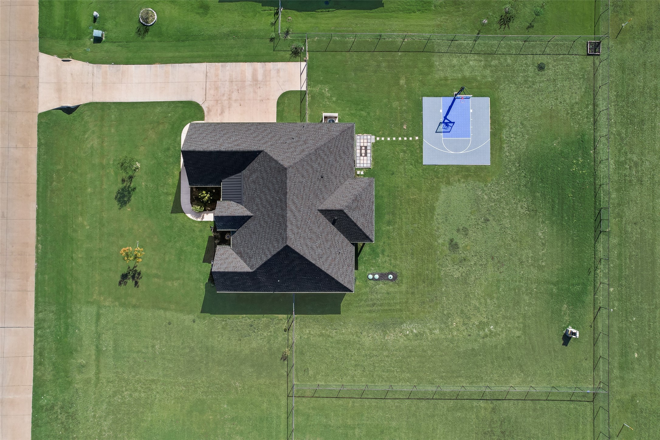 811 Alto Bonito Court , Godley, TX, 76044 | 20769871 | Realty Texas LLC