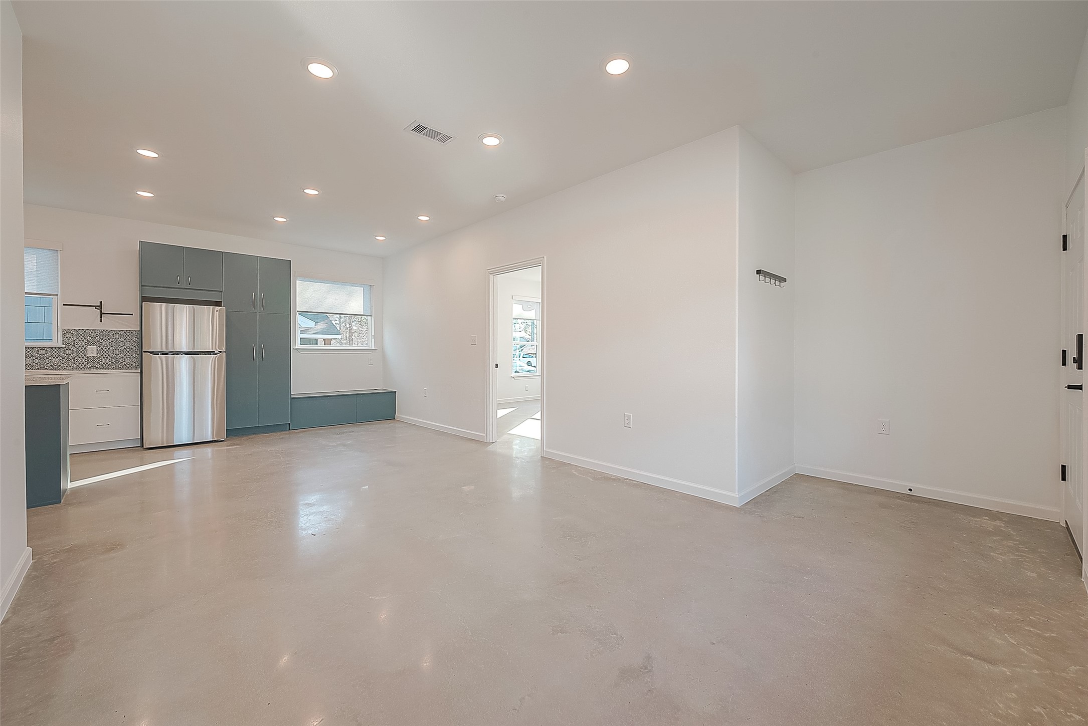 1304 Holder Street B , Conroe, TX, 77301 | 92557063 | Realty Texas LLC