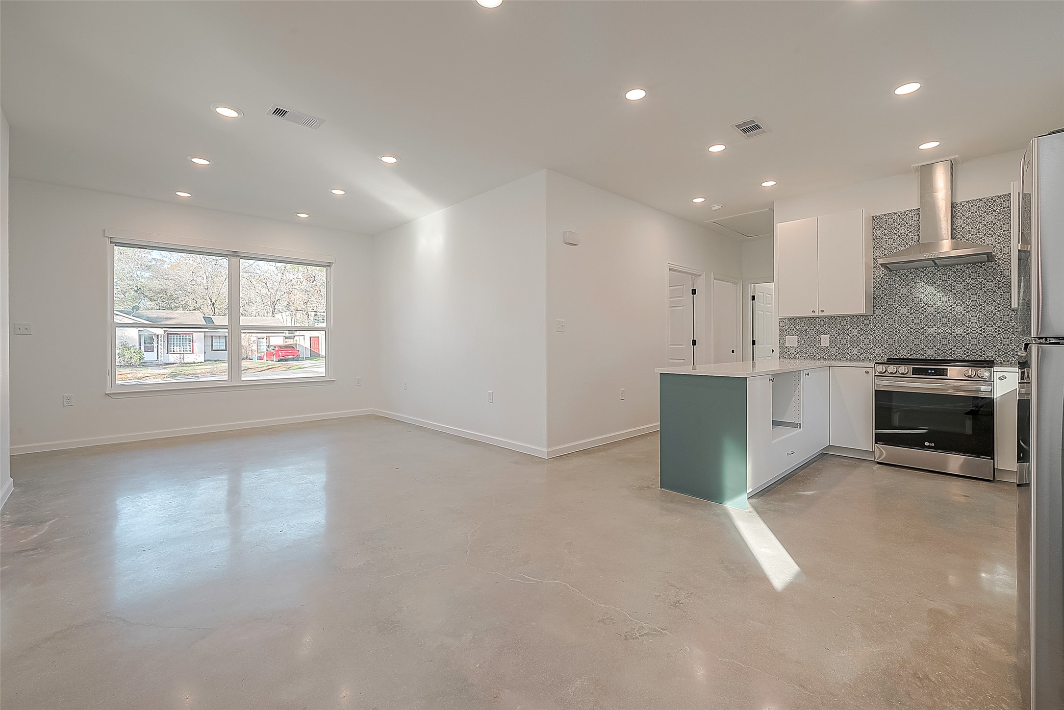 1304 Holder Street B , Conroe, TX, 77301 | 92557063 | Realty Texas LLC
