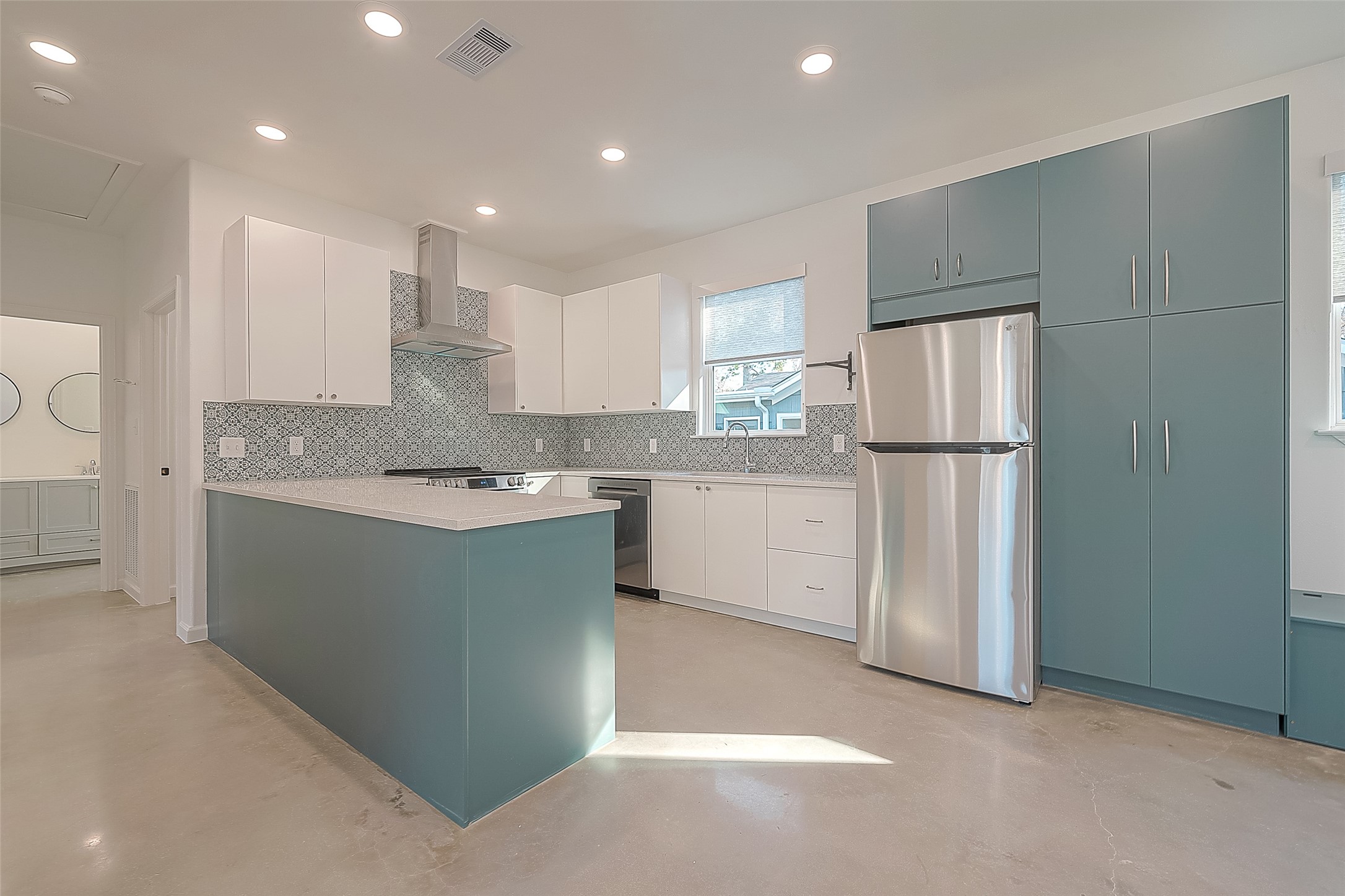 1304 Holder Street B , Conroe, TX, 77301 | 92557063 | Realty Texas LLC