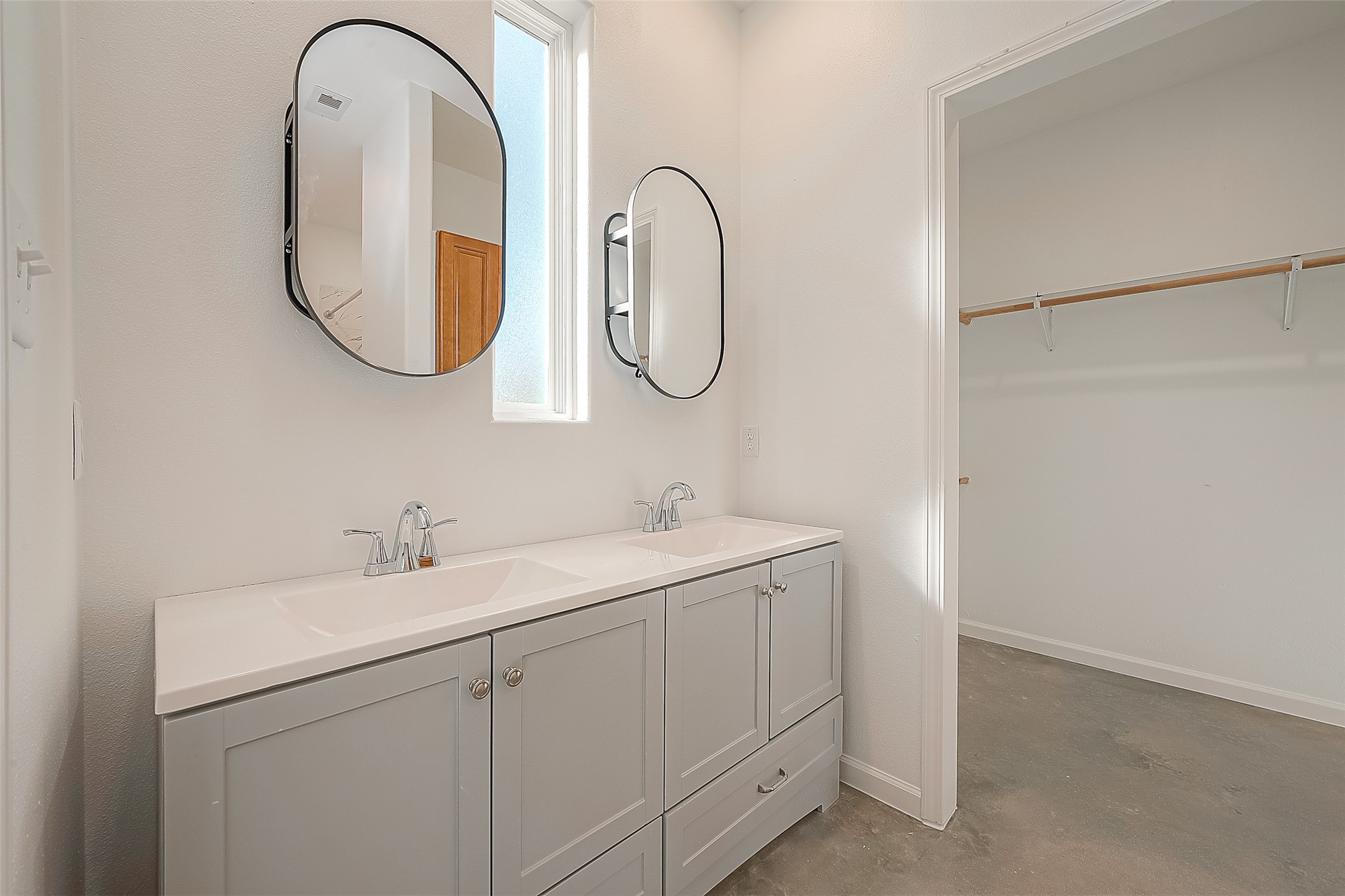 1304 Holder Street B , Conroe, TX, 77301 | 92557063 | Realty Texas LLC
