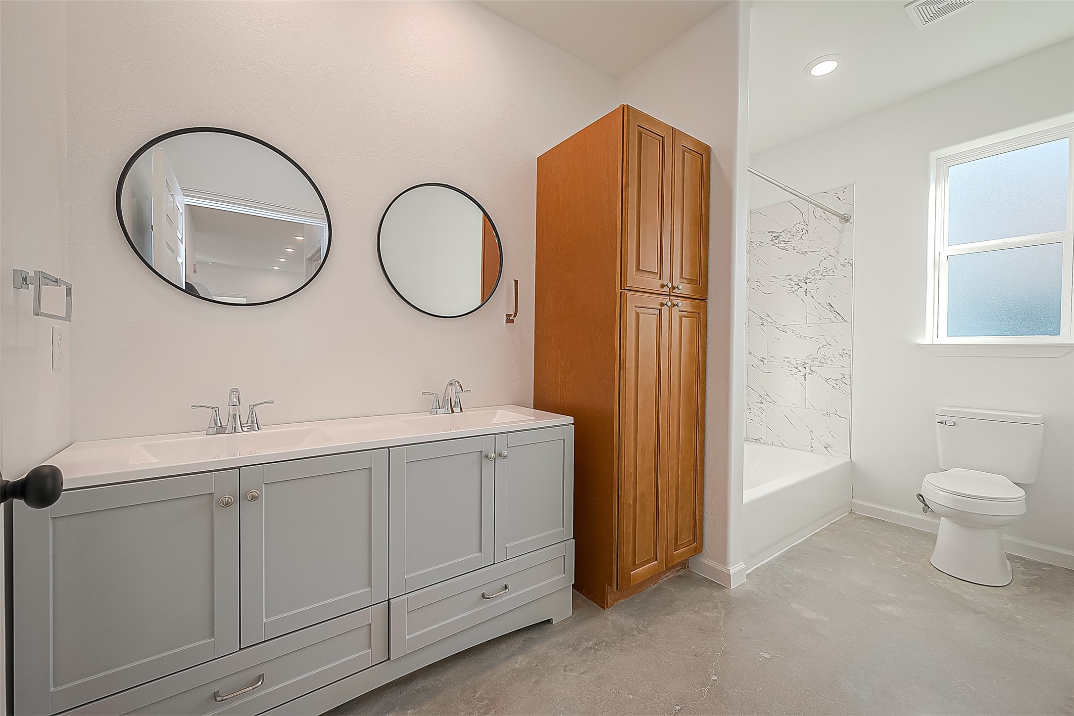 1304 Holder Street B , Conroe, TX, 77301 | 92557063 | Realty Texas LLC