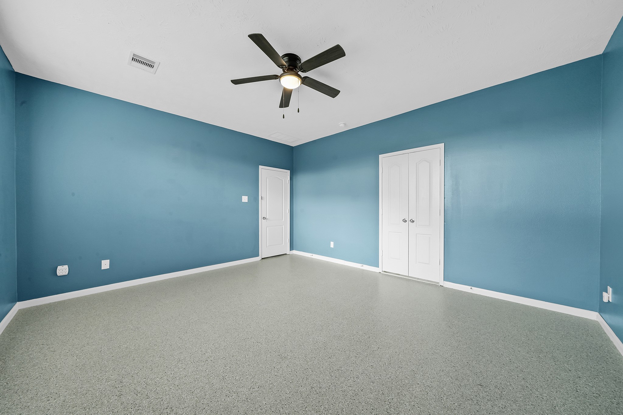 13815 Kodiak Brown Bear Street 