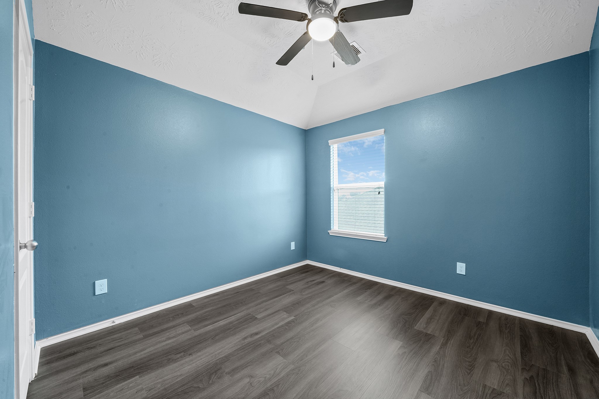 13815 Kodiak Brown Bear Street 