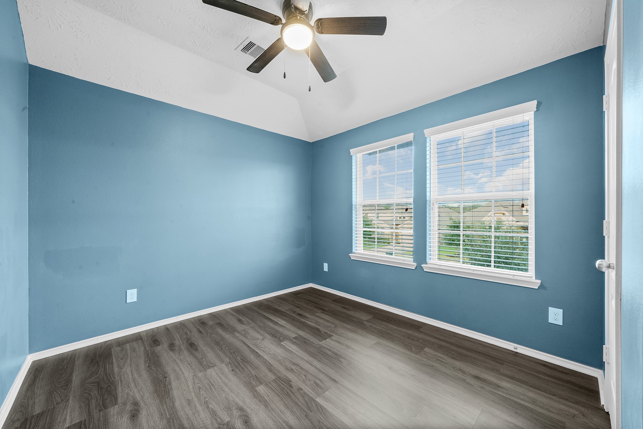13815 Kodiak Brown Bear Street 