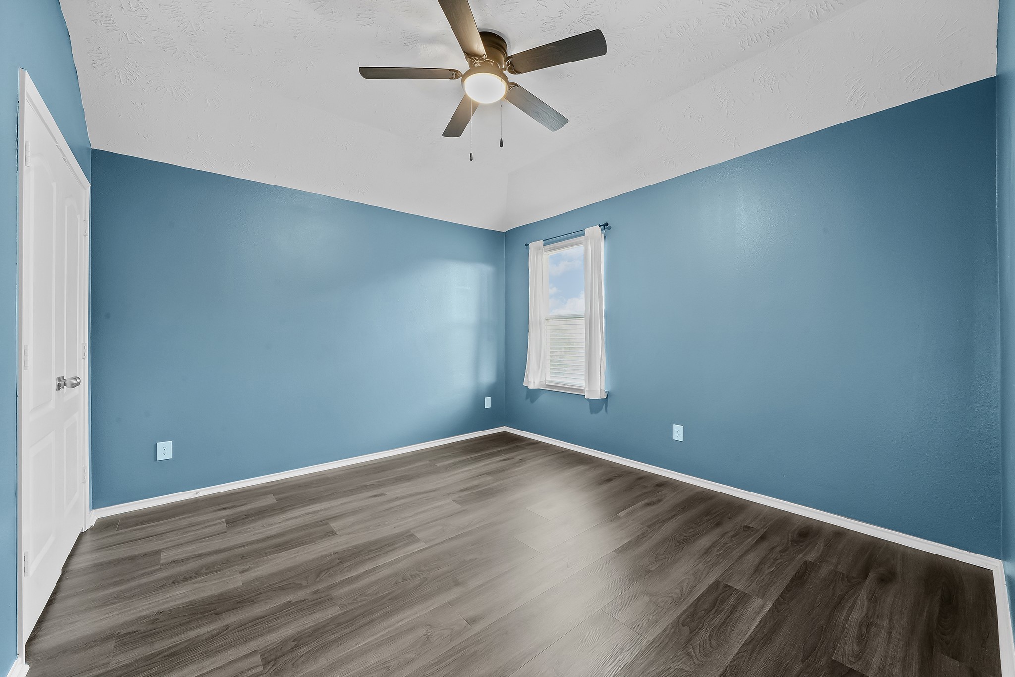 13815 Kodiak Brown Bear Street 