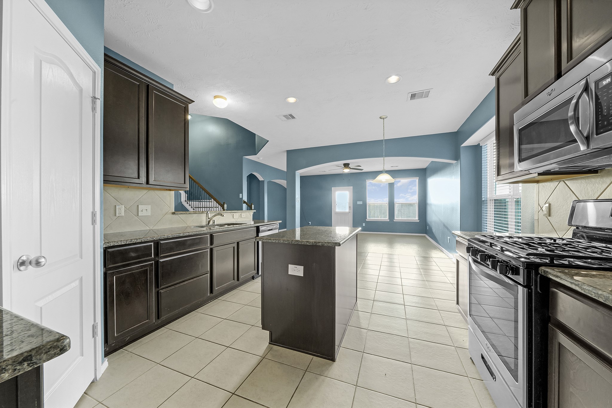 13815 Kodiak Brown Bear Street 