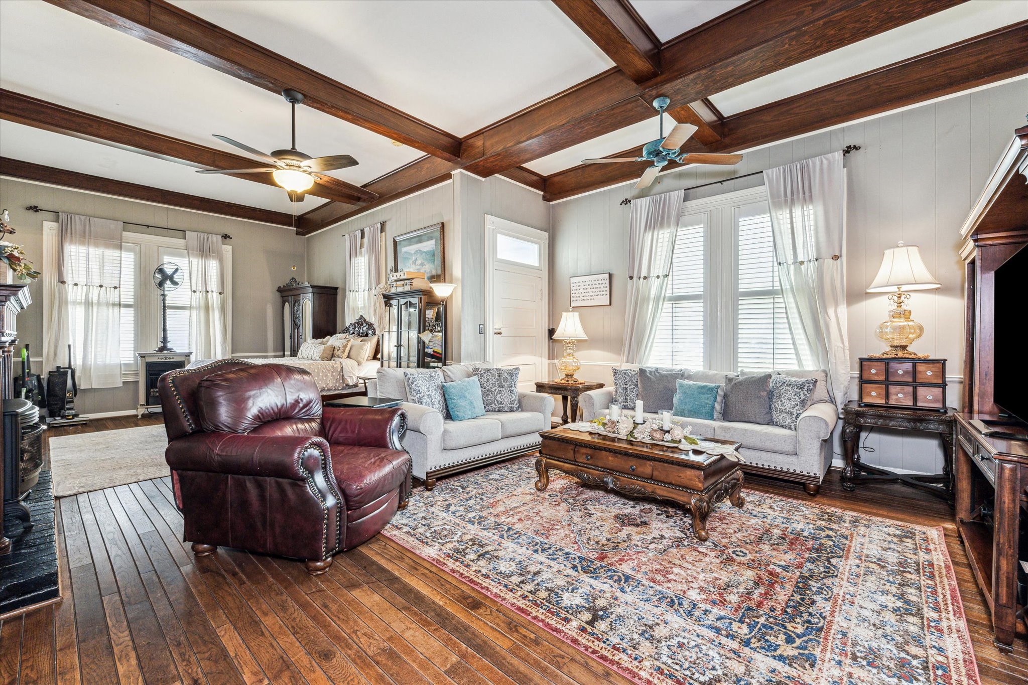 600 S Walker Street , Angleton, TX, 77515 | 92510247 | Realty Texas LLC