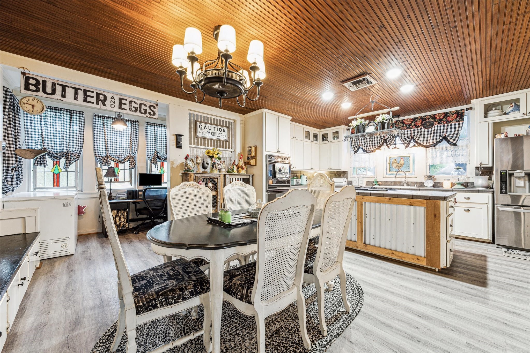 600 S Walker Street , Angleton, TX, 77515 | 92510247 | Realty Texas LLC