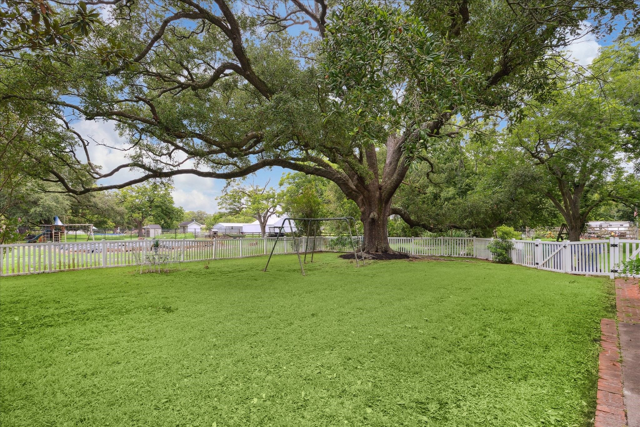 600 S Walker Street , Angleton, TX, 77515 | 92510247 | Realty Texas LLC