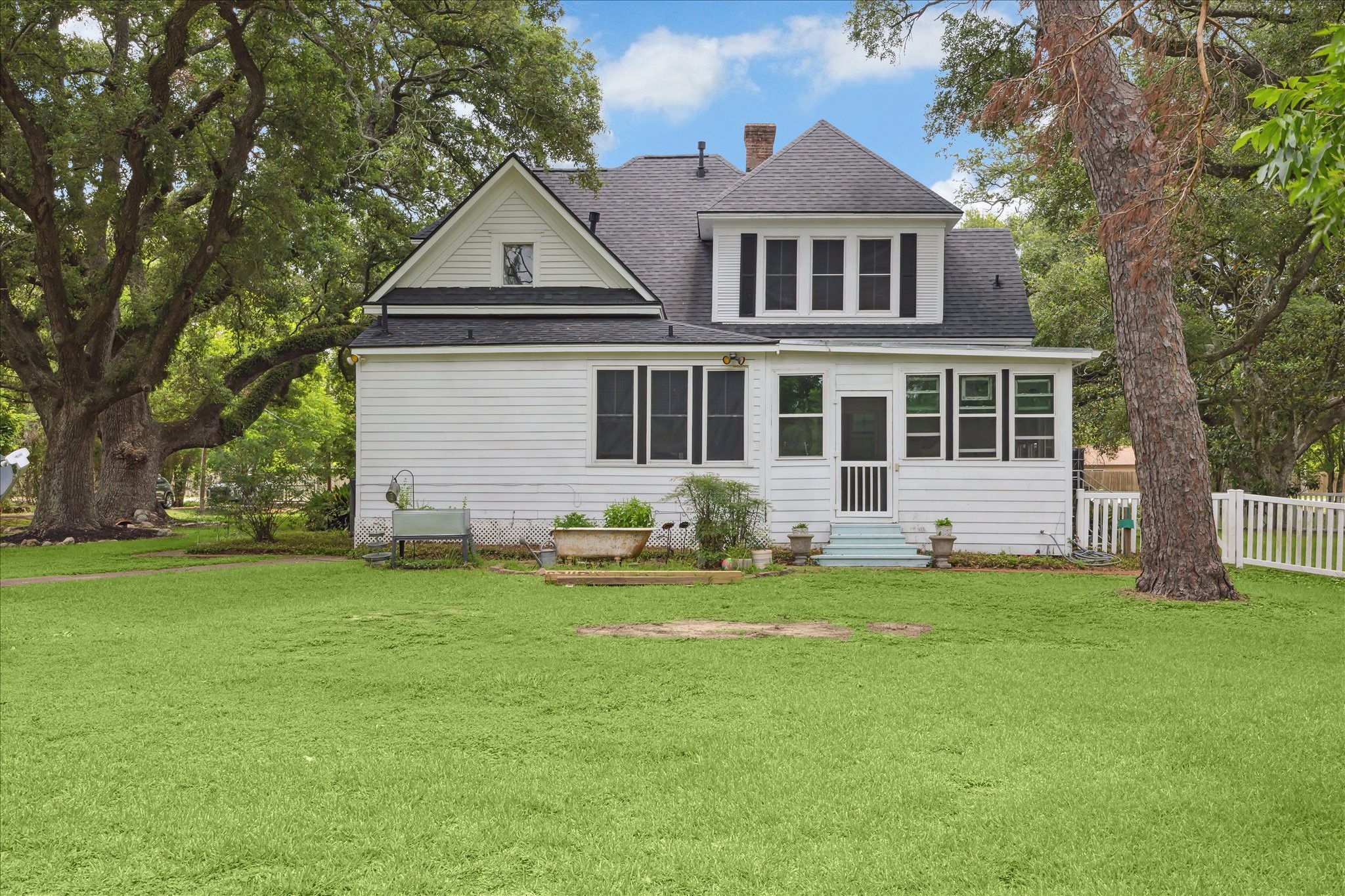 600 S Walker Street , Angleton, TX, 77515 | 92510247 | Realty Texas LLC