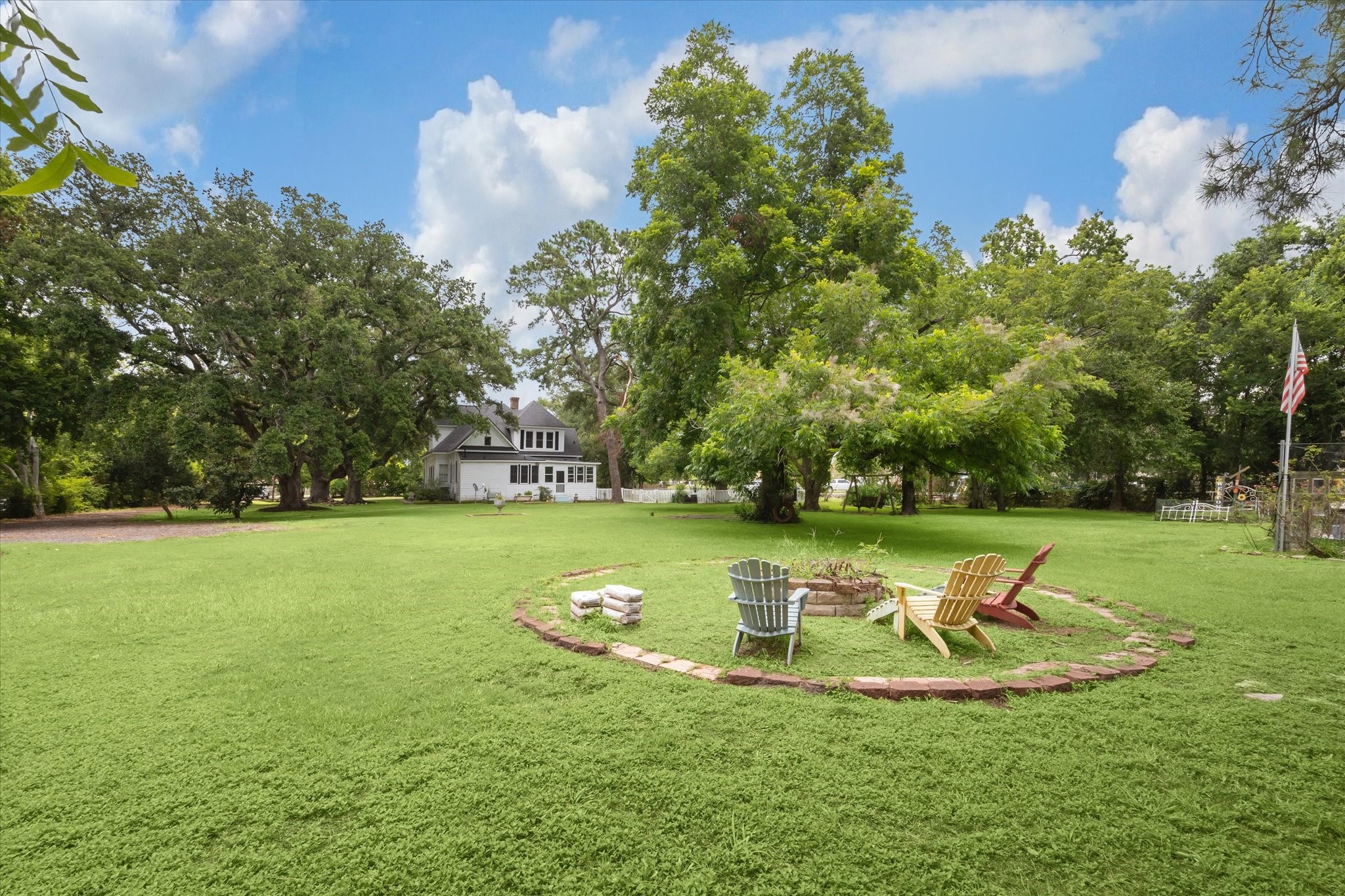 600 S Walker Street , Angleton, TX, 77515 | 92510247 | Realty Texas LLC