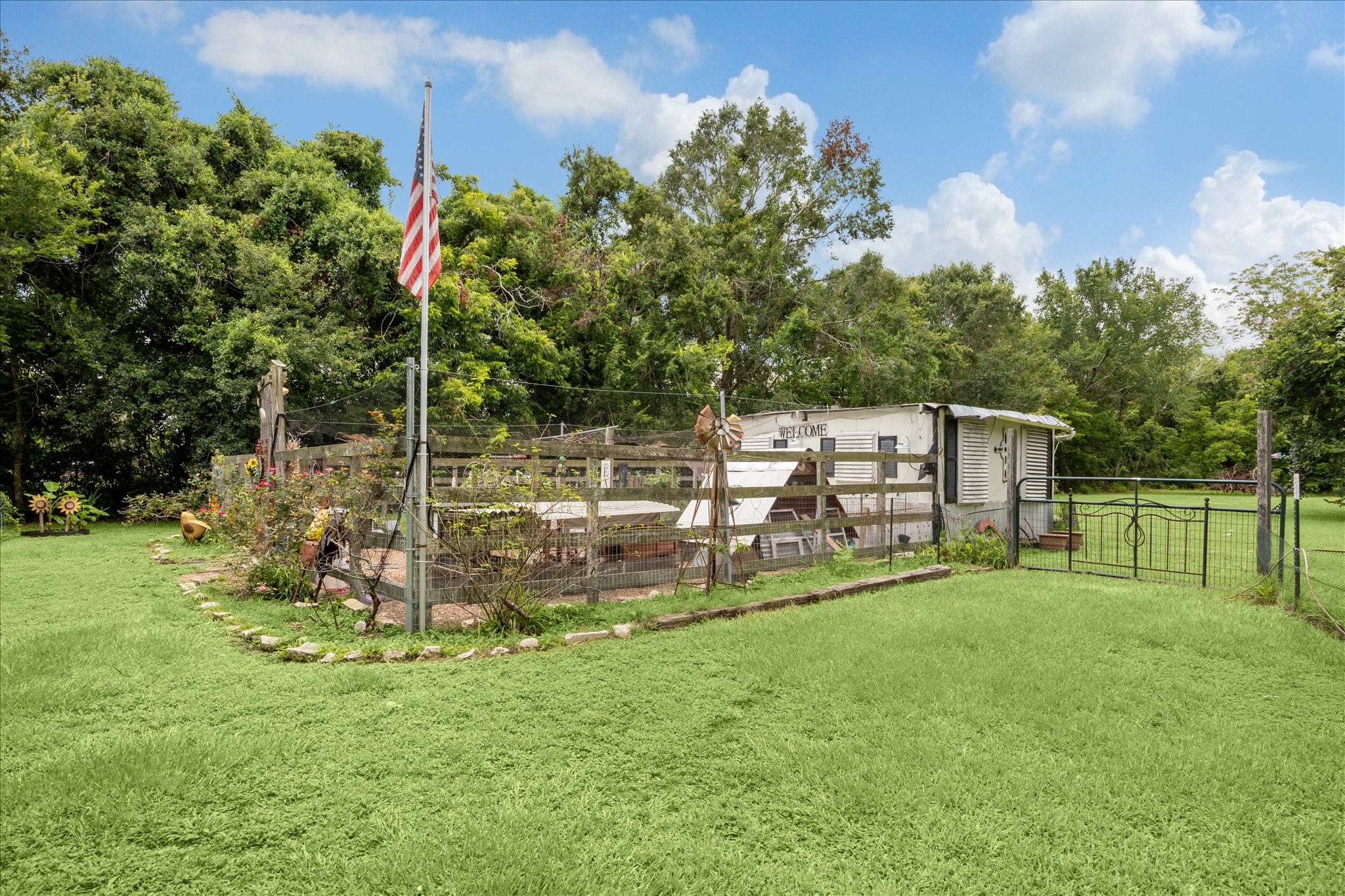 600 S Walker Street , Angleton, TX, 77515 | 92510247 | Realty Texas LLC
