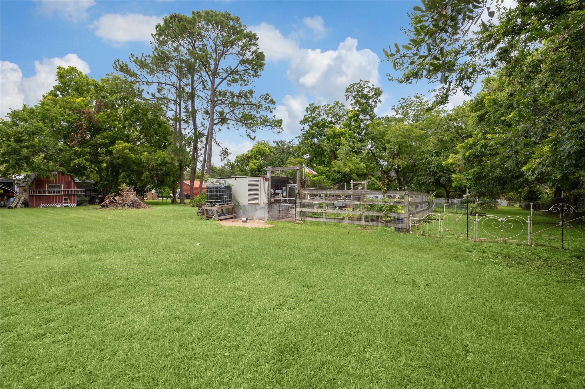 600 S Walker Street , Angleton, TX, 77515 | 92510247 | Realty Texas LLC