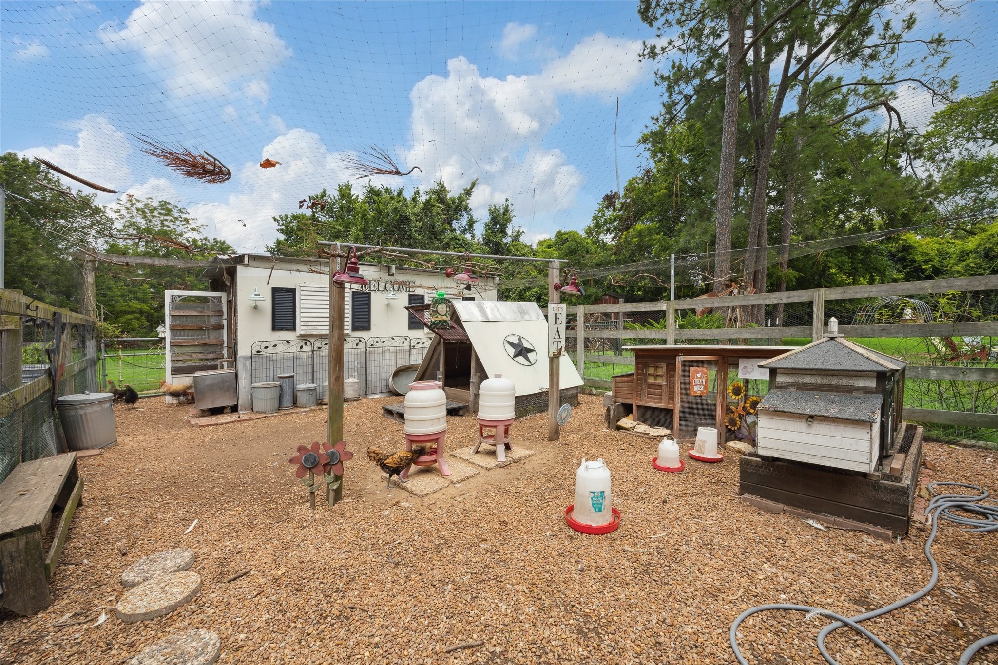 600 S Walker Street , Angleton, TX, 77515 | 92510247 | Realty Texas LLC