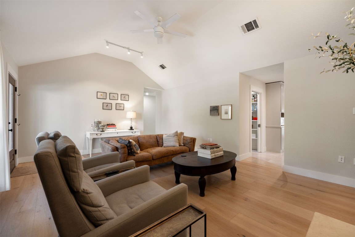 402 E 8th Street , Georgetown, TX, 78626 | 5826193 | Realty Texas LLC