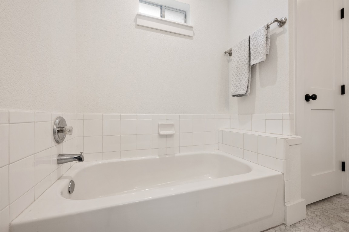 402 E 8th Street , Georgetown, TX, 78626 | 5826193 | Realty Texas LLC