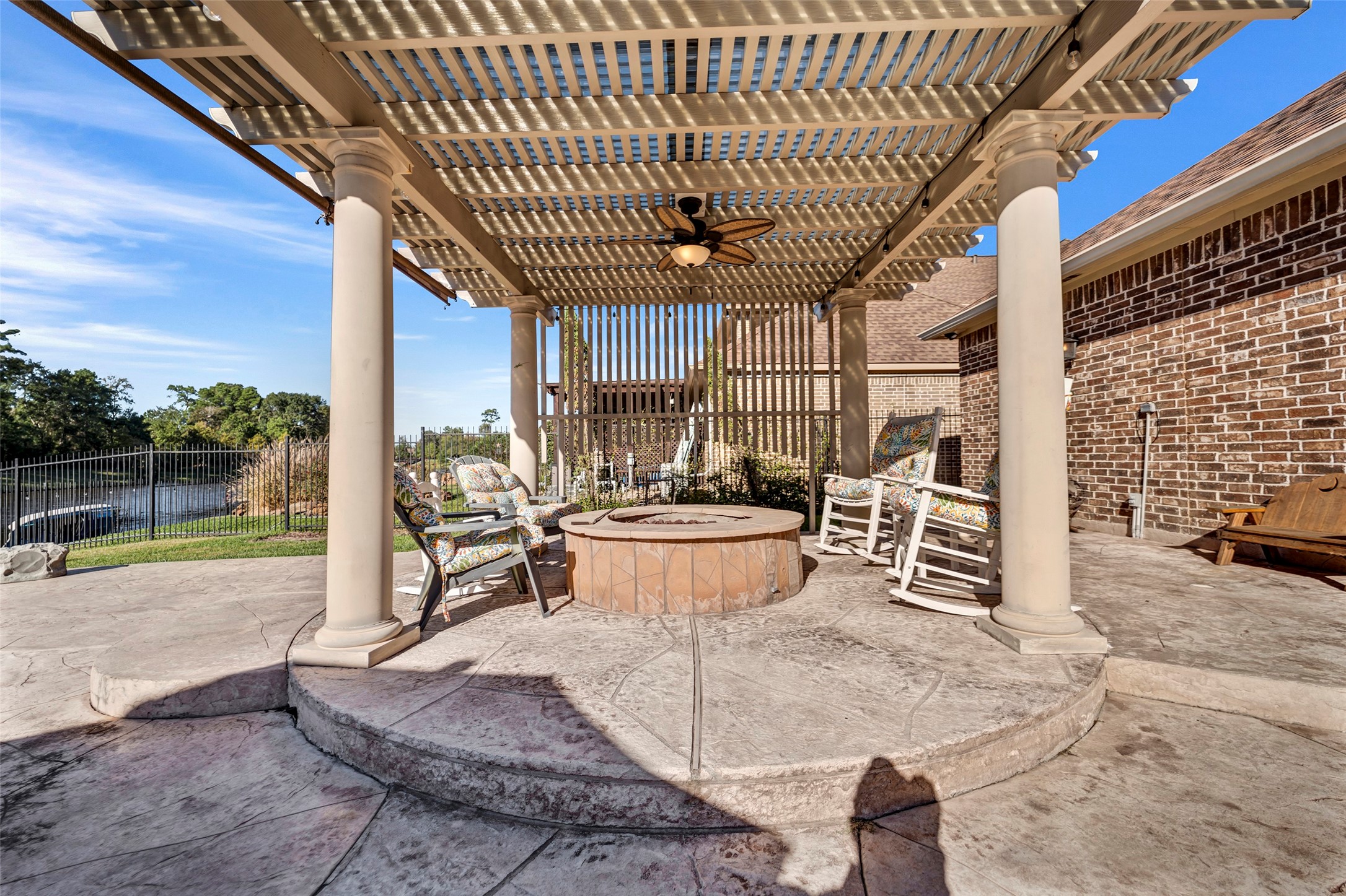 30 W Cove View Trail , Spring, TX, 77389 | 28622730 | Realty Texas LLC