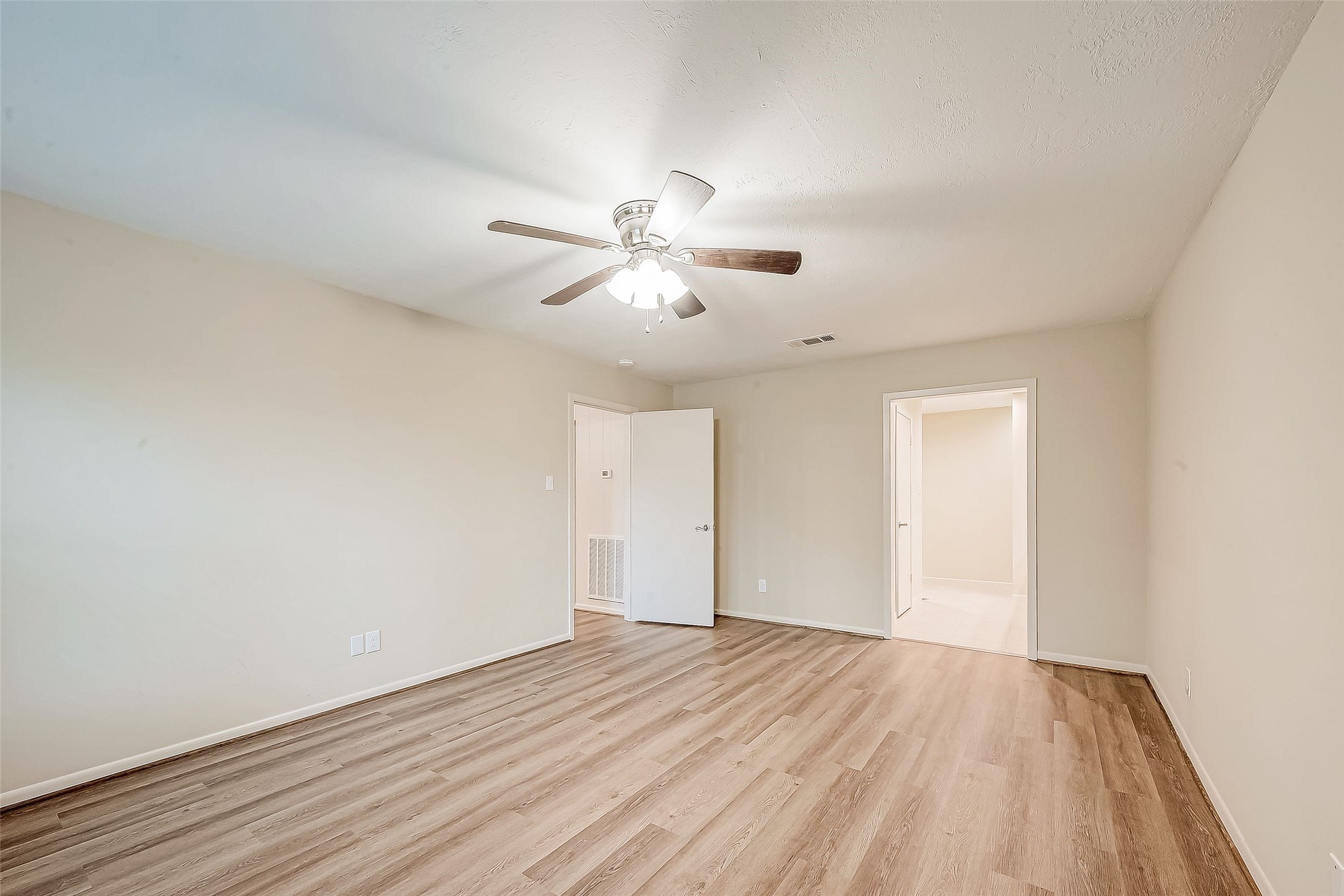 12089 Maverick Drive , Willis, TX, 77378 | 34227057 | Realty Texas LLC