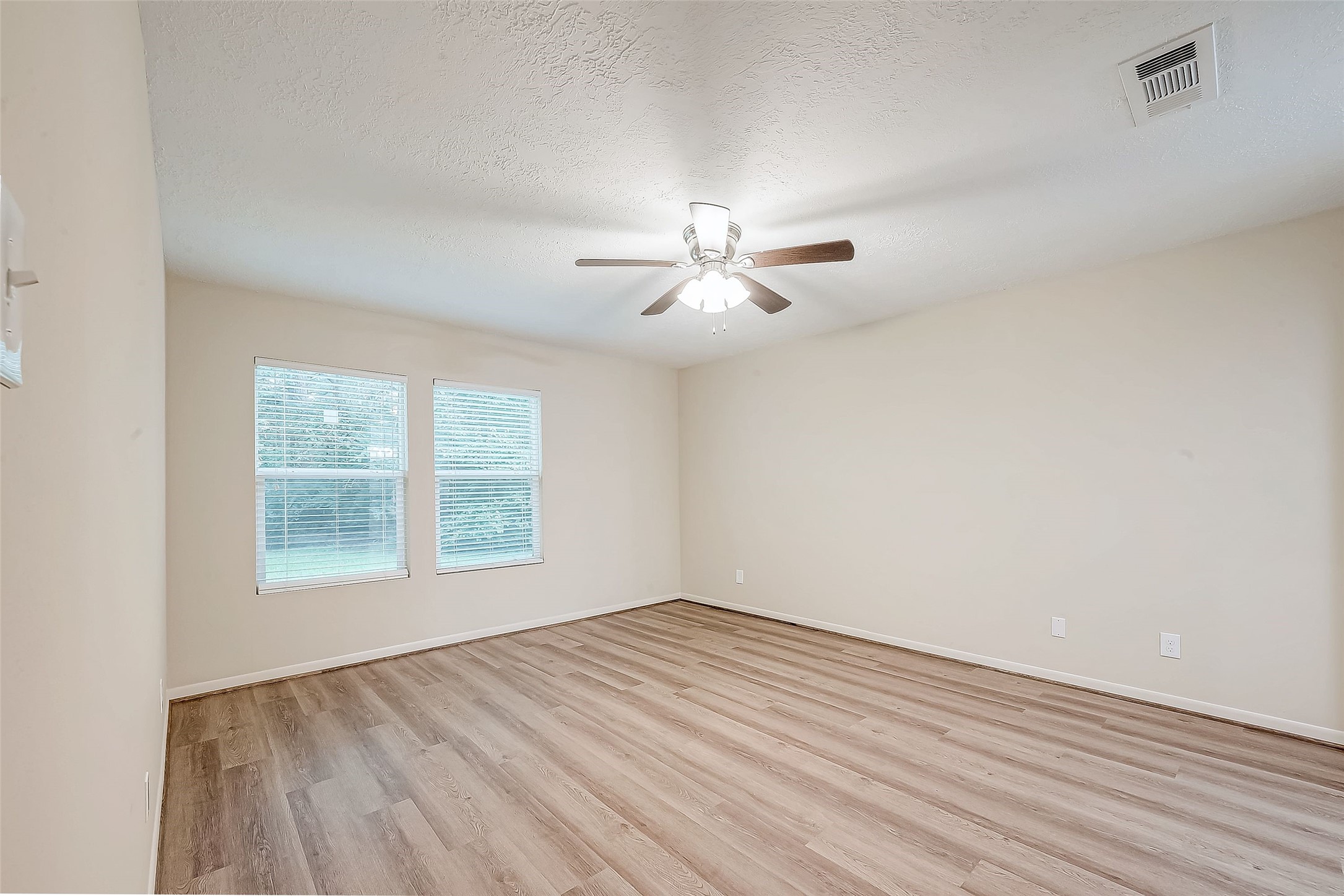 12089 Maverick Drive , Willis, TX, 77378 | 34227057 | Realty Texas LLC