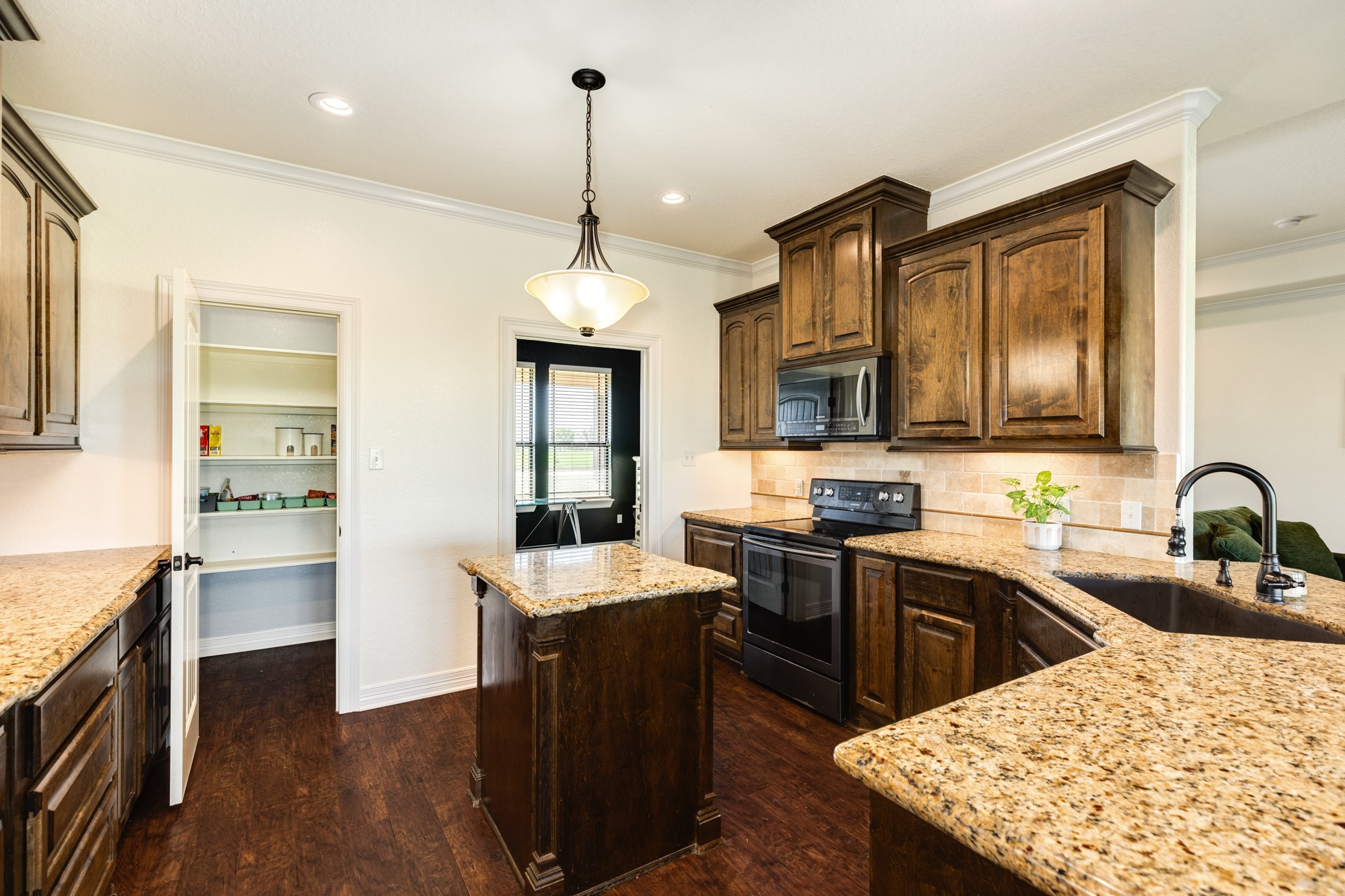 856 Longhorn Trail , Angleton, TX, 77515 | 2036127 | Realty Texas LLC