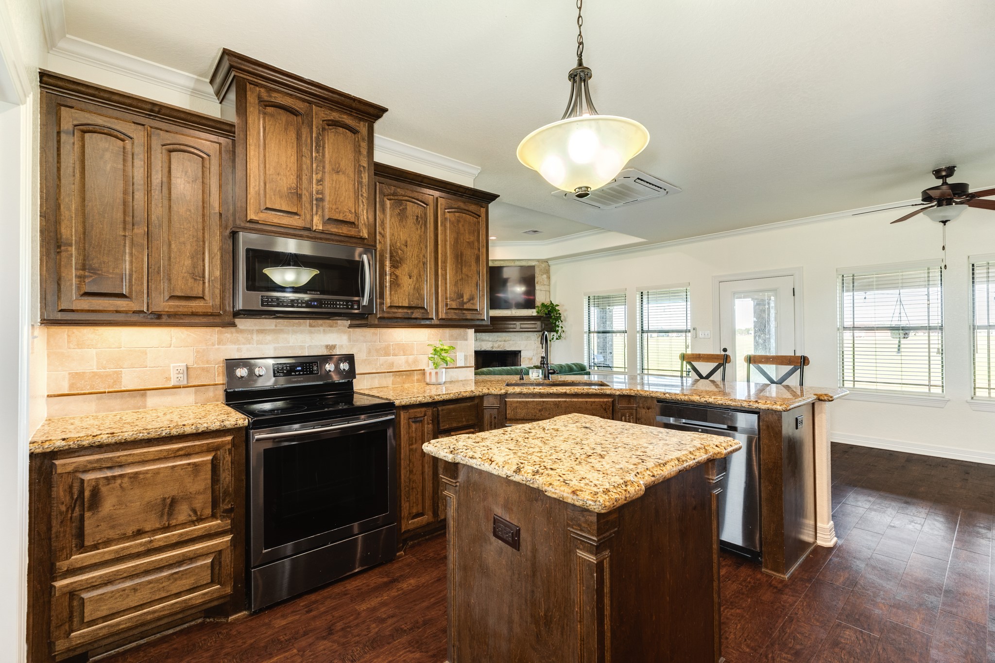 856 Longhorn Trail , Angleton, TX, 77515 | 2036127 | Realty Texas LLC