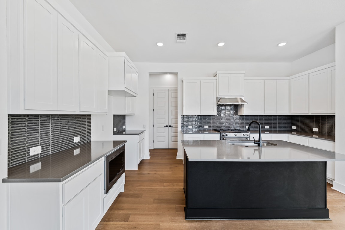 109 Pennybacker Lane , Lakeway, TX, 78738 | 8297884 | Realty Texas LLC