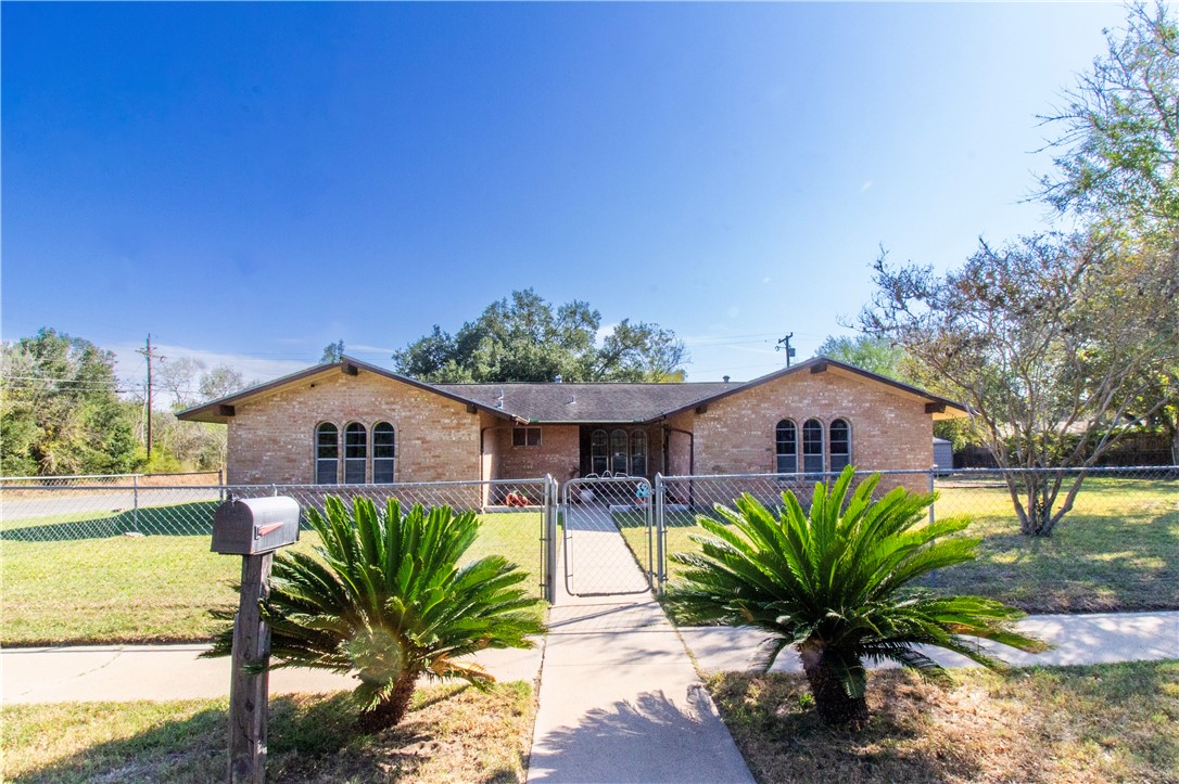 1414 Mockingbird , Beeville, TX, 78102 | 451330 | Realty Texas LLC
