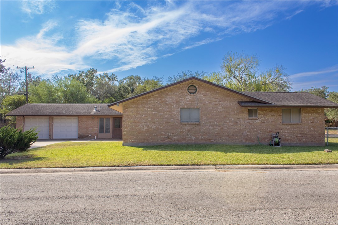 1414 Mockingbird , Beeville, TX, 78102 | 451330 | Realty Texas LLC