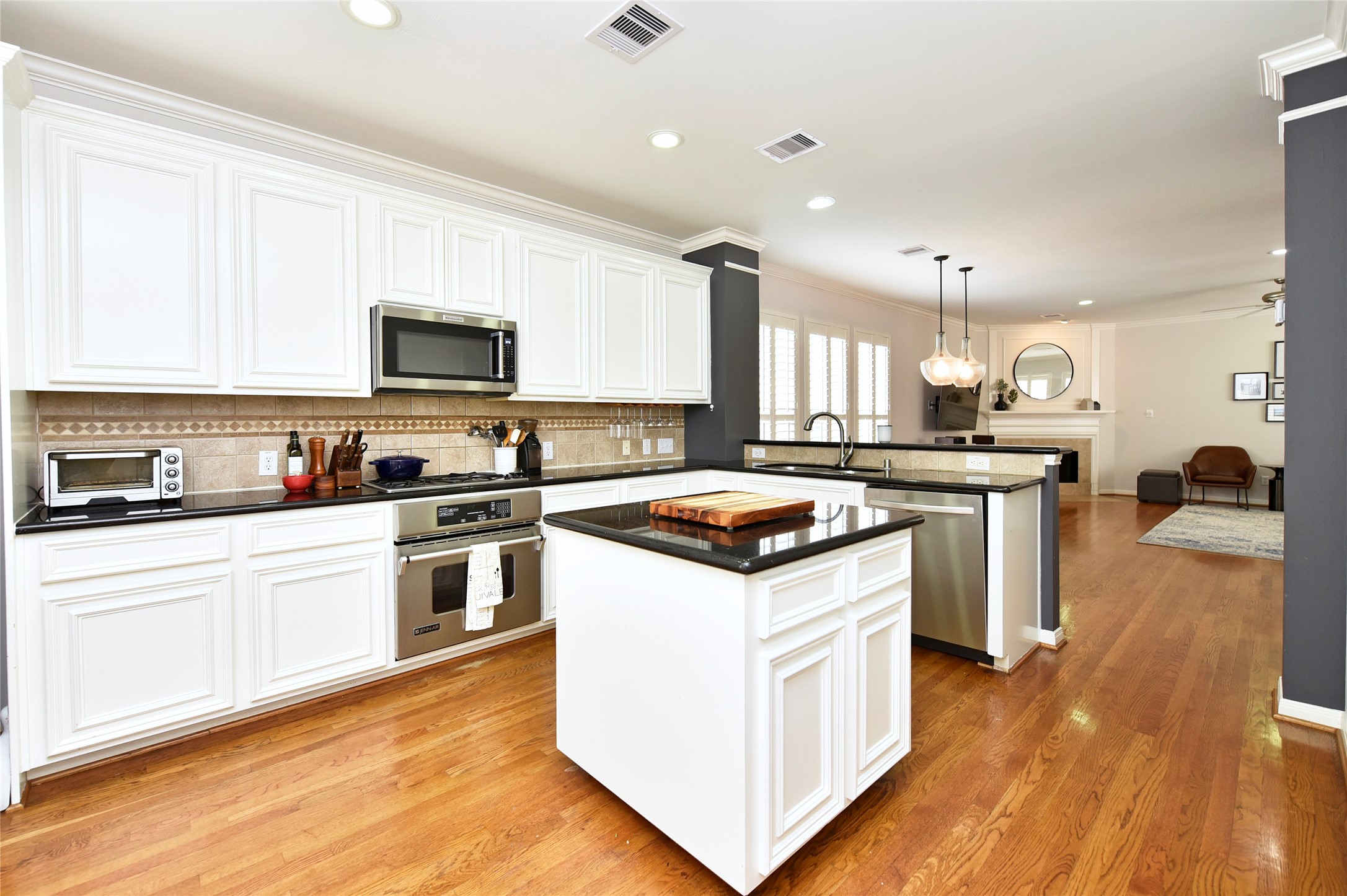 2645 Helena Street , Houston, TX, 77006 | 55792818 | Realty Texas LLC