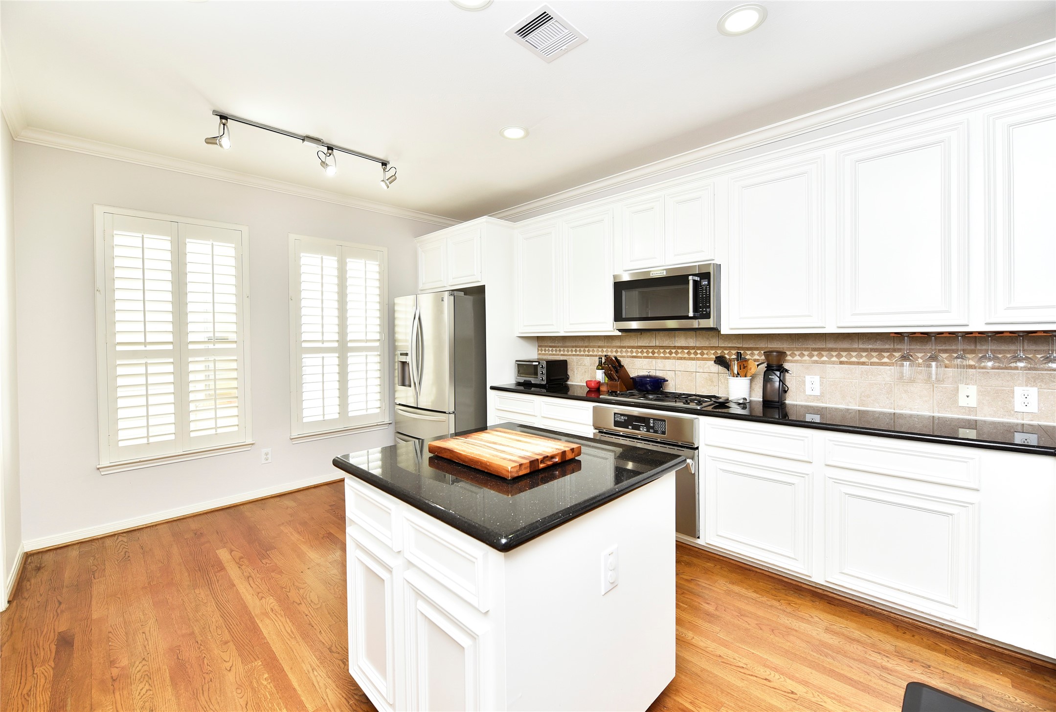 2645 Helena Street , Houston, TX, 77006 | 55792818 | Realty Texas LLC
