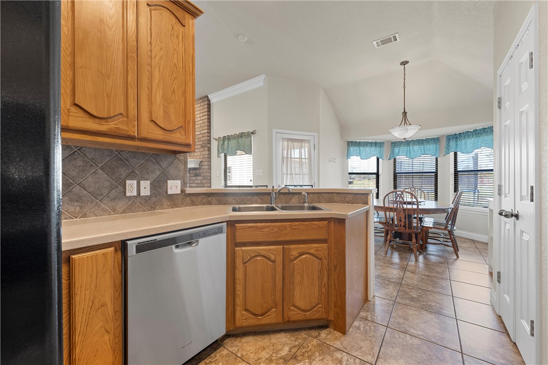 1403 Golf Course Road , Gatesville, TX, 76528 | 227093 | Realty Texas LLC