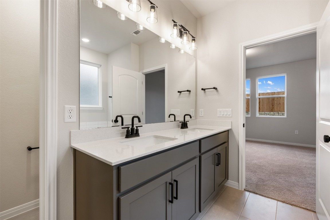 727 Palo Brea Loop , Hutto, TX, 78634 | 5615830 | Realty Texas LLC