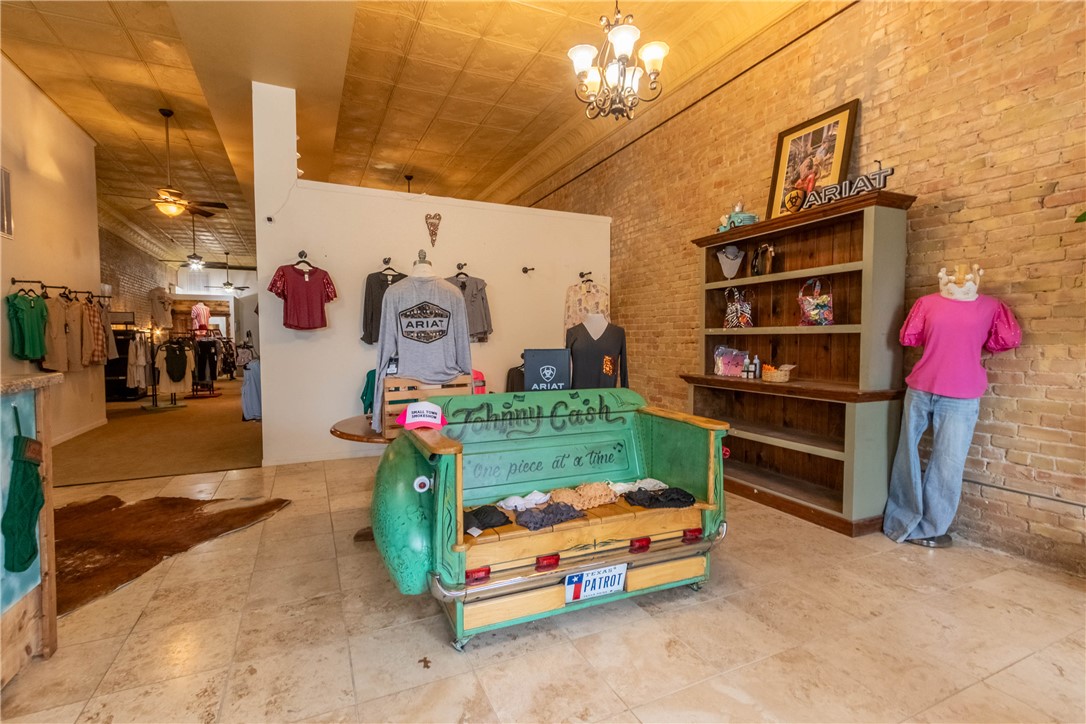 201 S Main Street , Caldwell, TX, 77836 | 24017600 | Realty Texas LLC