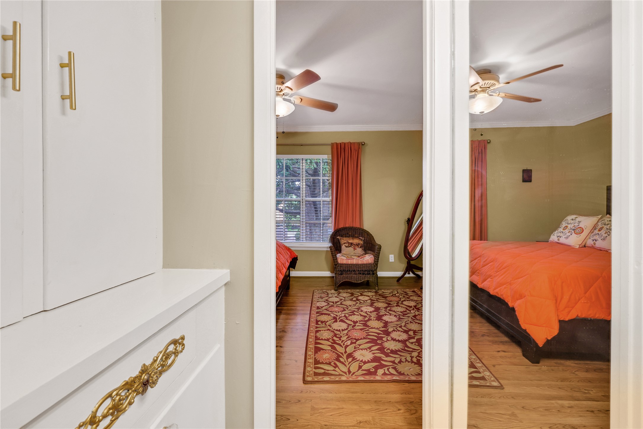 2824 Briarhurst Drive 12 , Houston, TX, 77057 | 89085112 | Realty Texas LLC