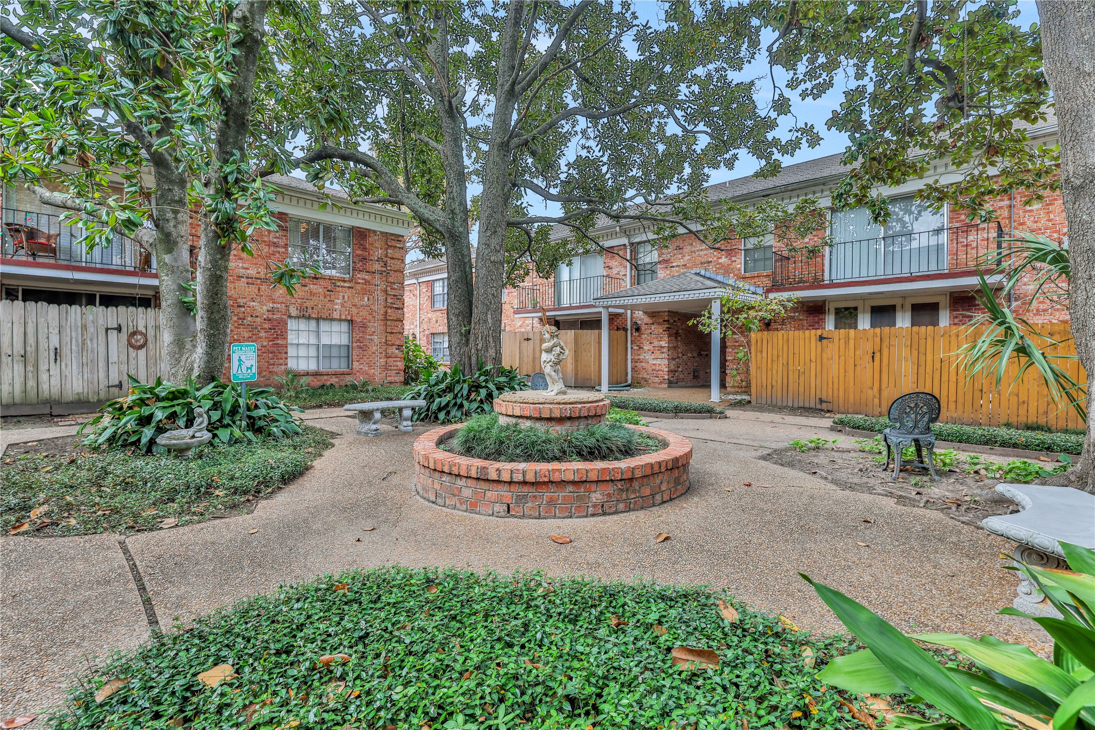 2824 Briarhurst Drive 12 , Houston, TX, 77057 | 89085112 | Realty Texas LLC