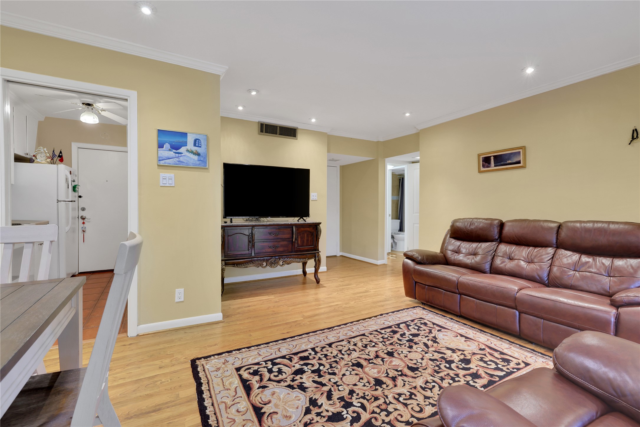 2824 Briarhurst Drive 12 , Houston, TX, 77057 | 89085112 | Realty Texas LLC