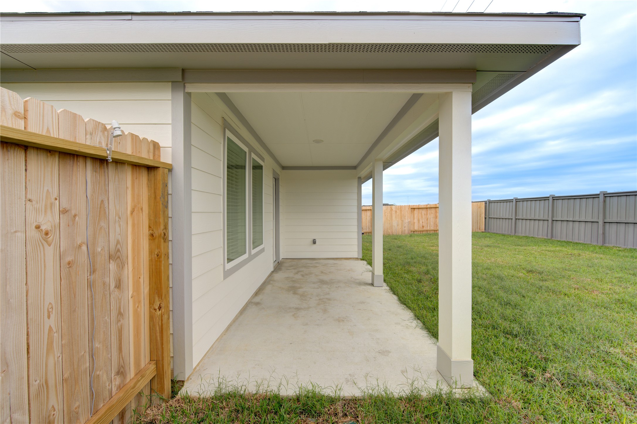 2009 Woodlark way , Sealy, TX, 77474 | 93570038 | Realty Texas LLC