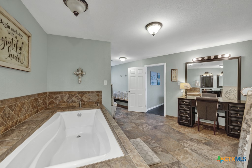 1518 Lakeside Drive, Canyon Lake, TX, 78133 | 565642 | Realty Texas LLC