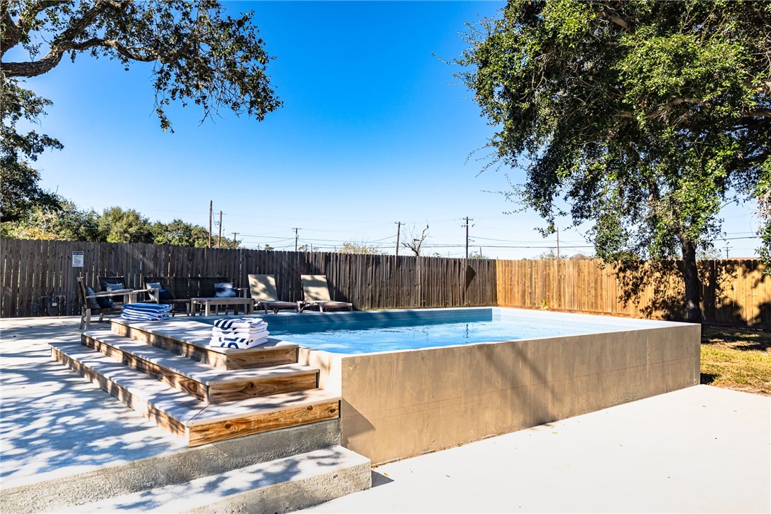 615 S Church Street, Rockport, TX, 78382 | 452462 | Realty Texas LLC