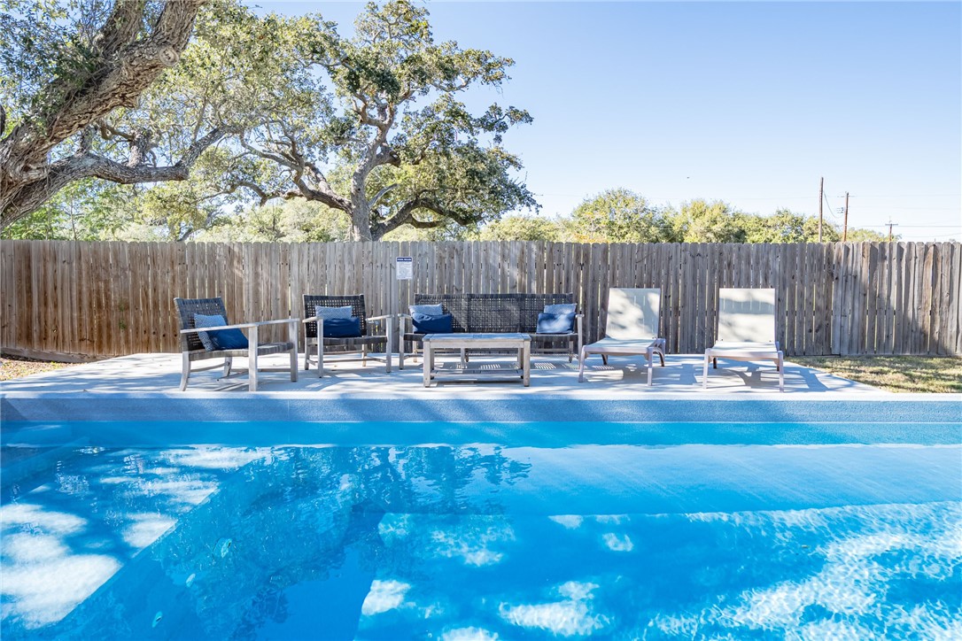 615 S Church Street, Rockport, TX, 78382 | 452462 | Realty Texas LLC