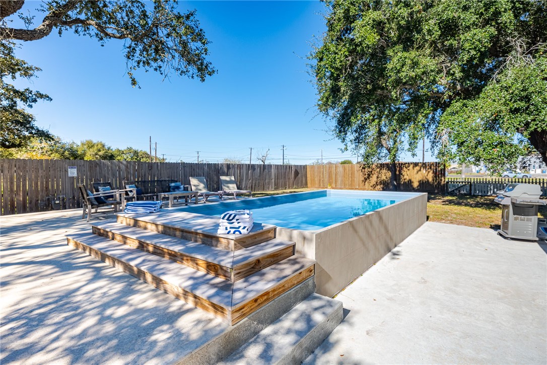 615 S Church Street, Rockport, TX, 78382 | 452462 | Realty Texas LLC