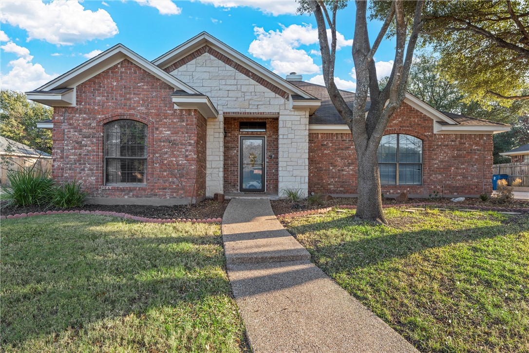 208 Fannin Drive , Hewitt, TX, 76643 | 227340 | Realty Texas LLC