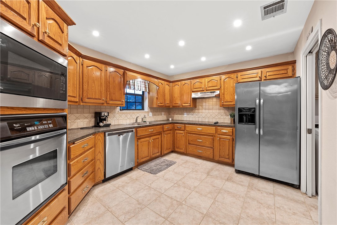 208 Fannin Drive , Hewitt, TX, 76643 | 227340 | Realty Texas LLC