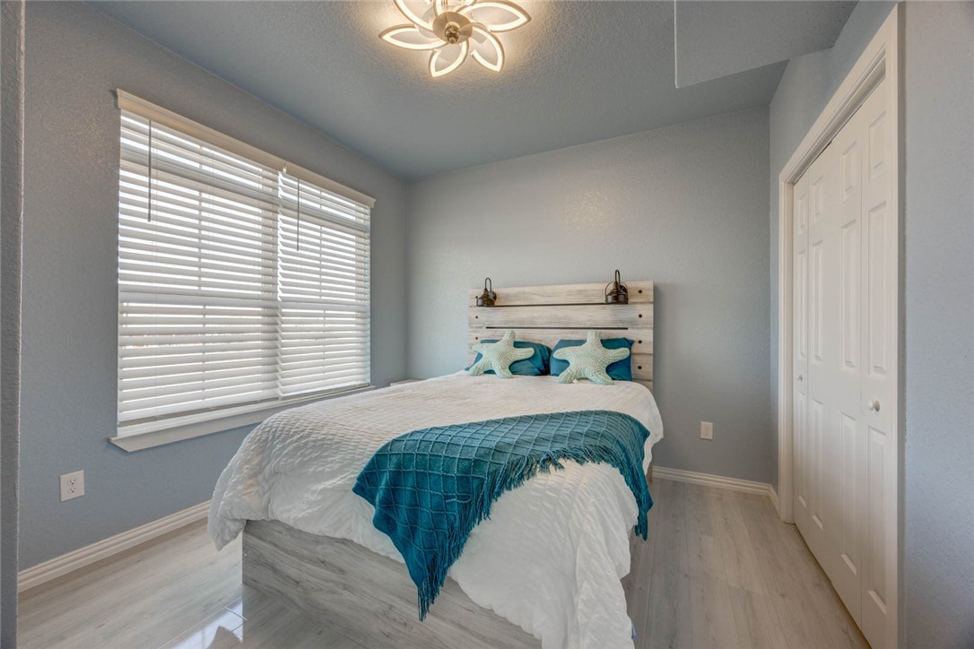 357 W Live Oak Lane , Rockport, TX, 78382 | 452616 | Realty Texas LLC